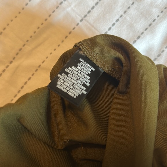 Worthington green shorts and button down top outfit size medium! - Picture 7 of 7